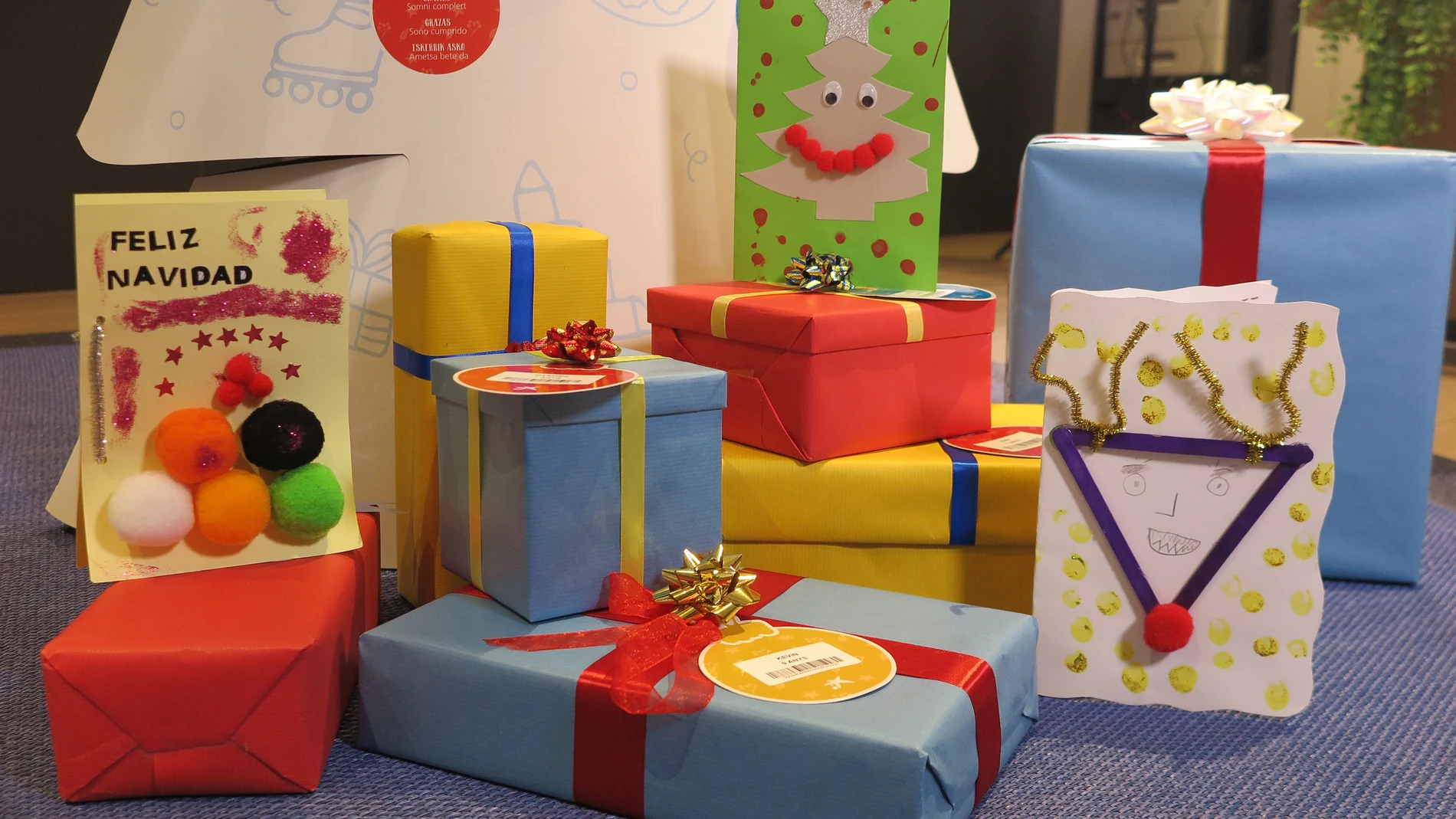 Cerca de 600 niños de CyL en situación de vulnerabilidad recibirán regalos gracias a clientes y empleados de CaixaBank