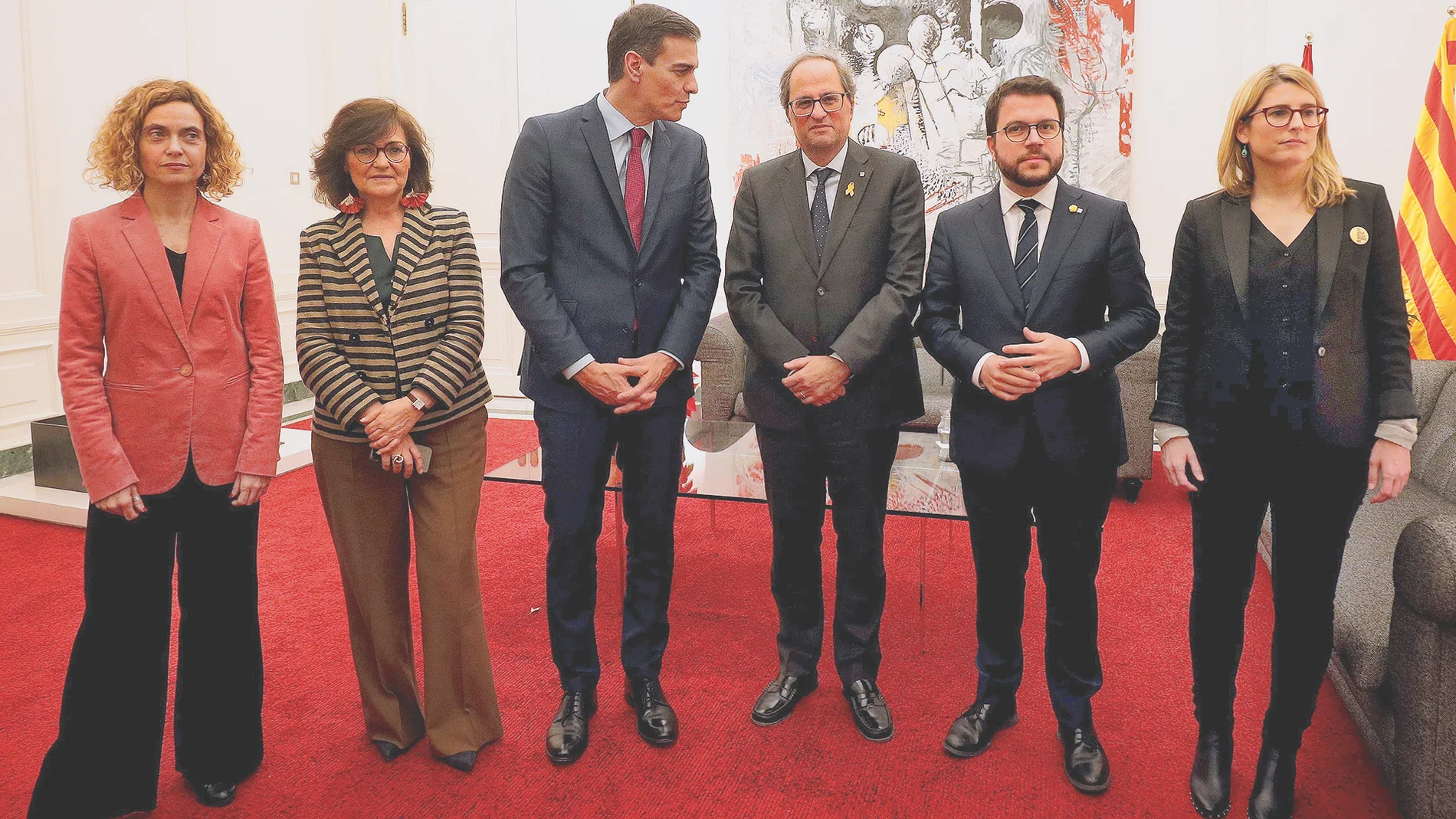 Sánchez, en diciembre del pasado año junto a Quim Torra en el Palau de la Generalitat, cuando buscaba apoyos para los presupuestos