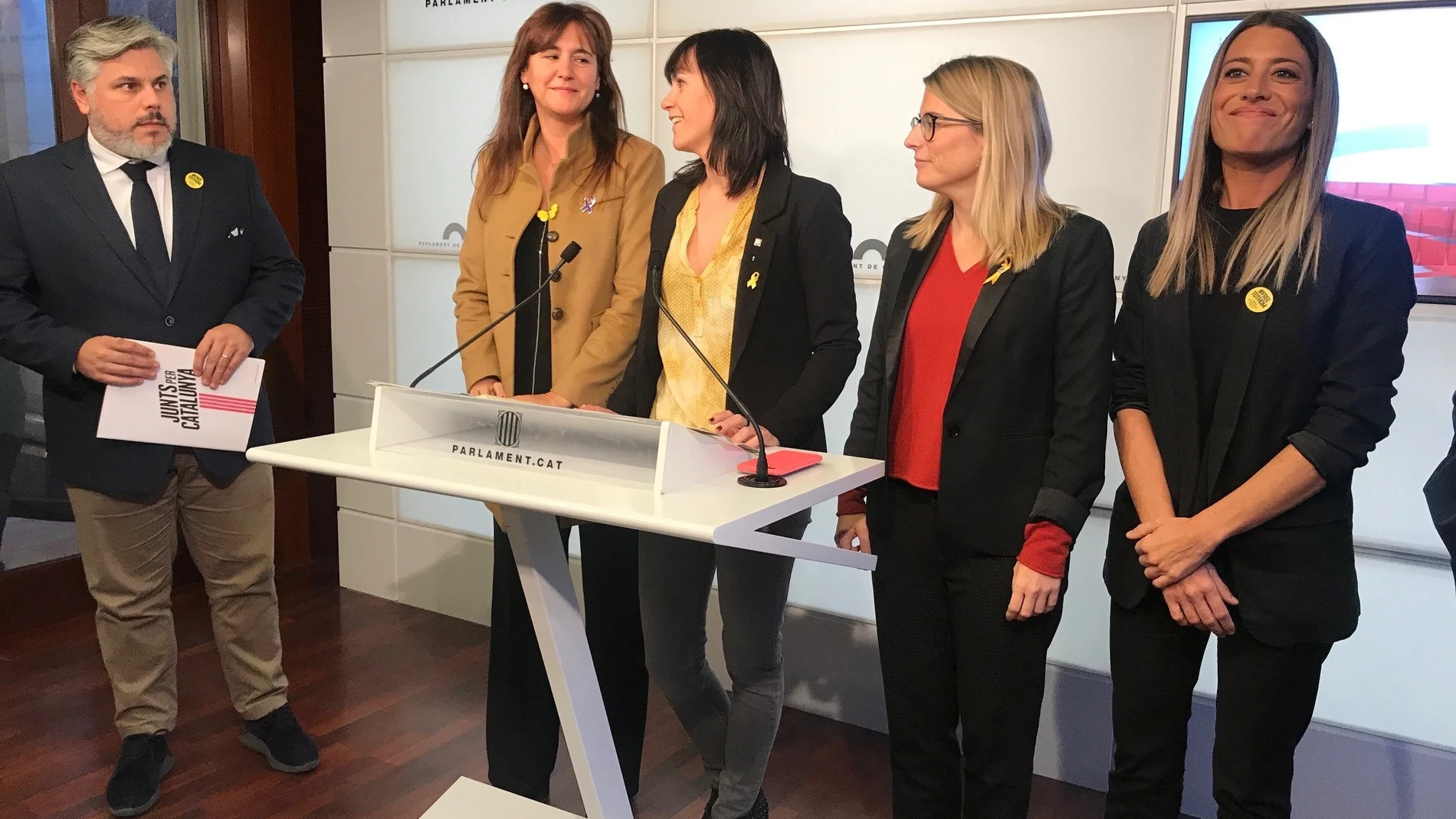 JxCat pide reconocer a Puigdemont como interlocutor y un relator internacional para avalar la investidura