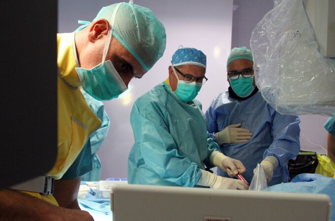 El Hospital Quirónsalud Sagrado Corazón realiza el primer implante de marcapasos sin cables de la sanidad privada sevillana