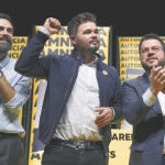 Gabriel Rufián, entre Roger Torrent y Pere Aragonès, en un mitin de la formación republicana a favor de la autodeterminación