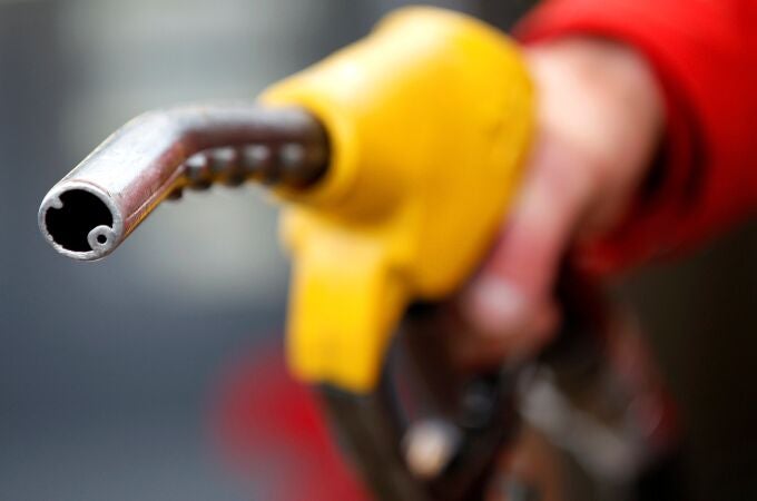 Los precios de los combustibles se acercan a los dos euros el litro