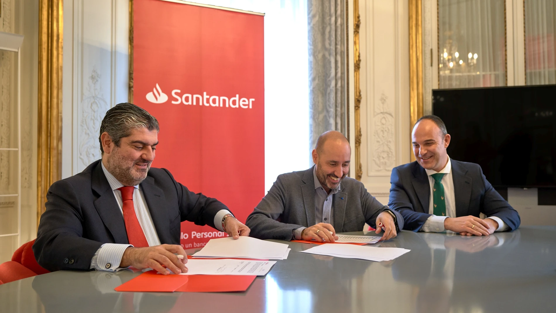 Firma del convenio de patrocionio entre el Grupo Santander y Teatro de la Maestranza