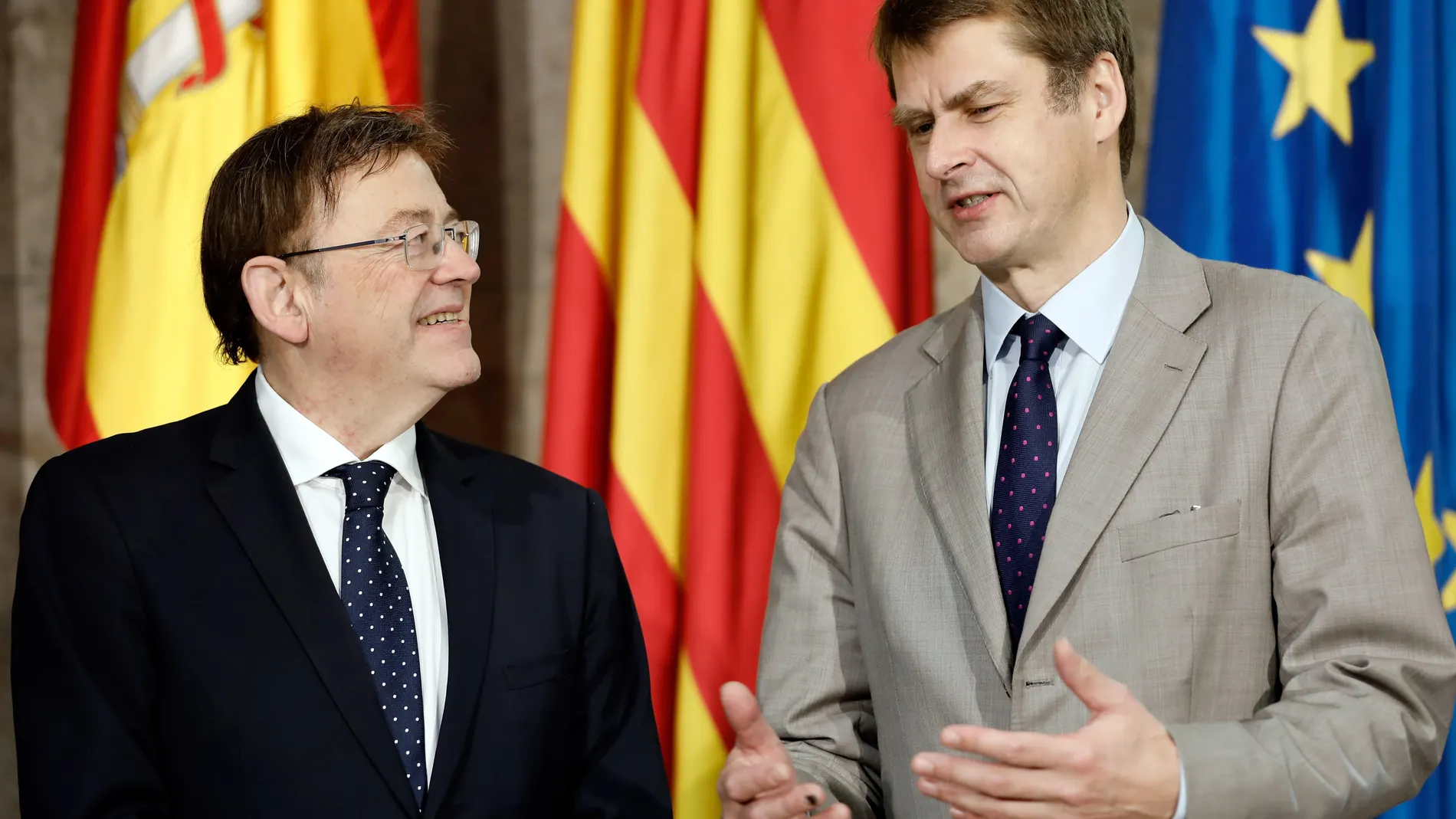 El Embajador del Reino Unido en España , Hugt Elliot visita Valencia
