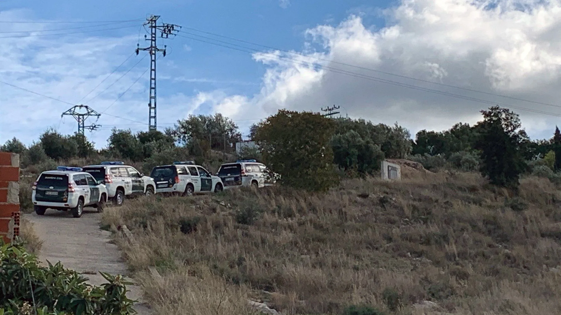 Mientras miembros de la UCO de la Guardia Civil durante el registro de la vivienda del sospechoso