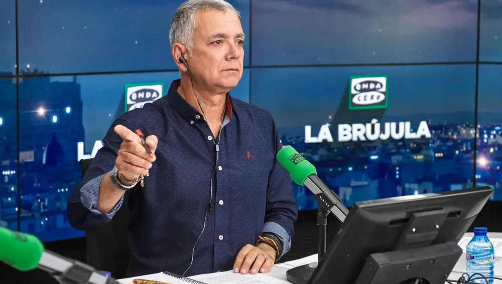 Juan Ramón Lucas, encargado del programa de Onda Cero "La Brújula"
