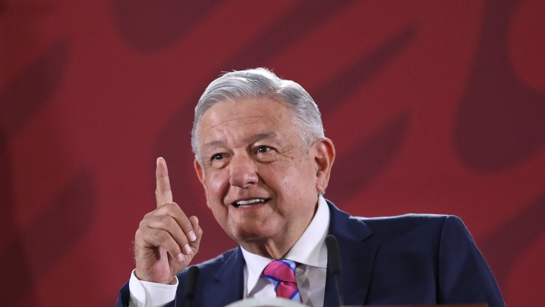 Presidente de México rechaza "intervencionismo" en polémica sobre cárteles