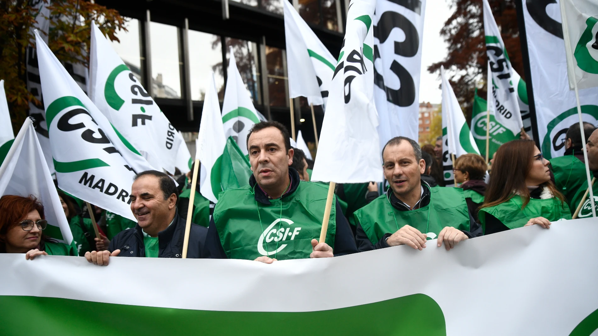 CSIF se concentra frente a la Delegación del Gobierno de Madrid para solicitar que se cumpla la subida salarial