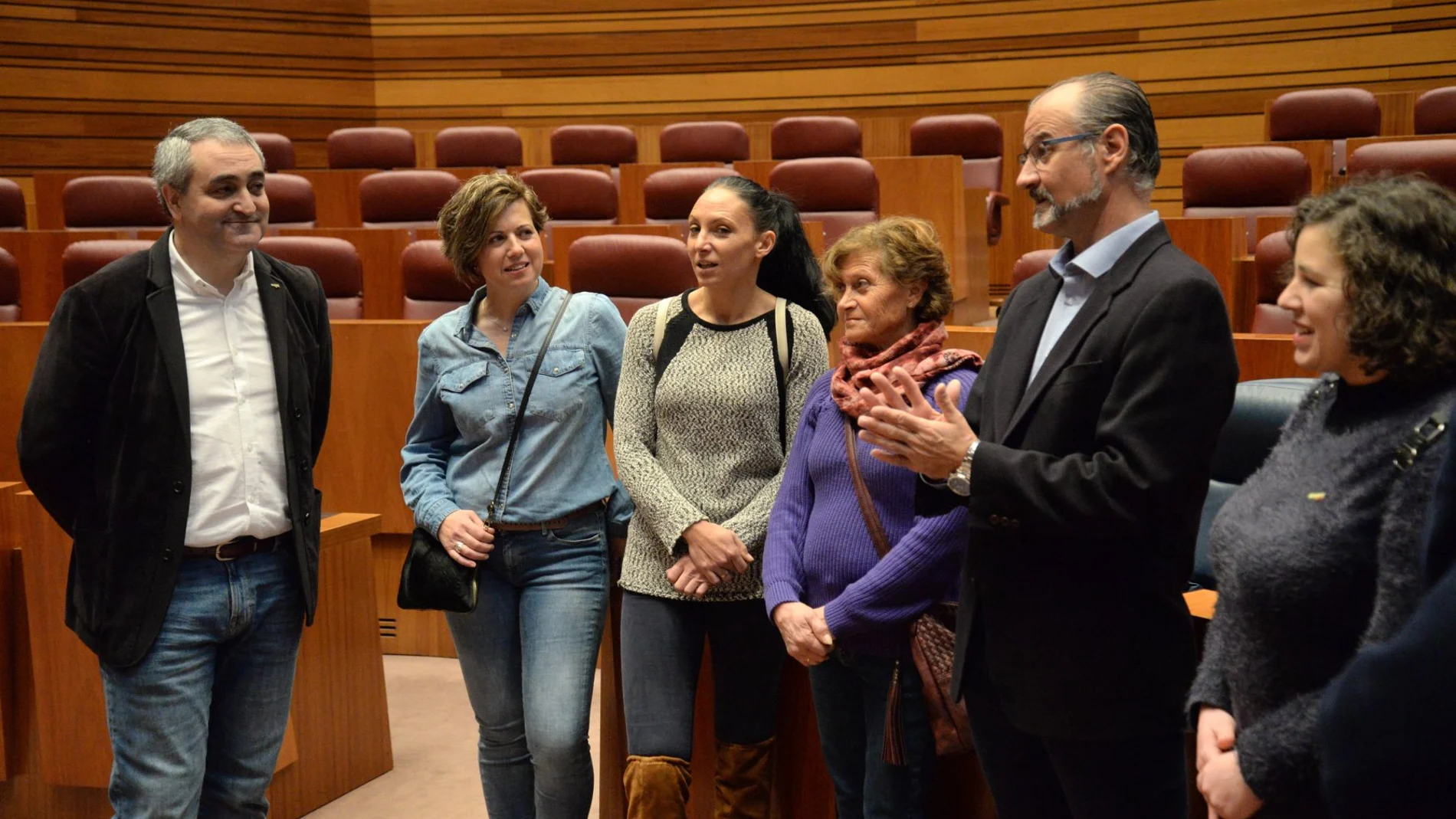 Recepción del presidente de las Cortes de Castilla y León, Luis Fuentes, a una representación de la organización agraria COAG