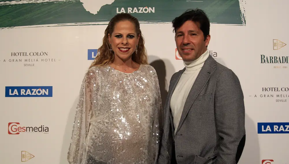 Pastora Soler dedicó el premio a su futuro bebé. En la imagen, con su marido