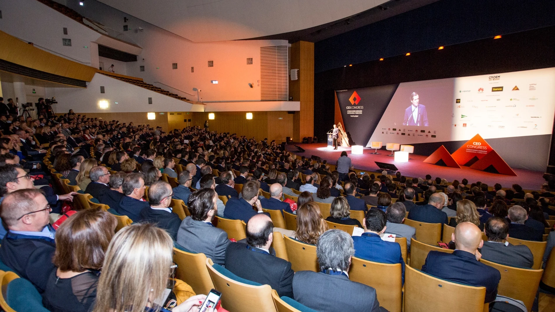 El Auditorio Víctor Villegas acoge a más de mil empresarios