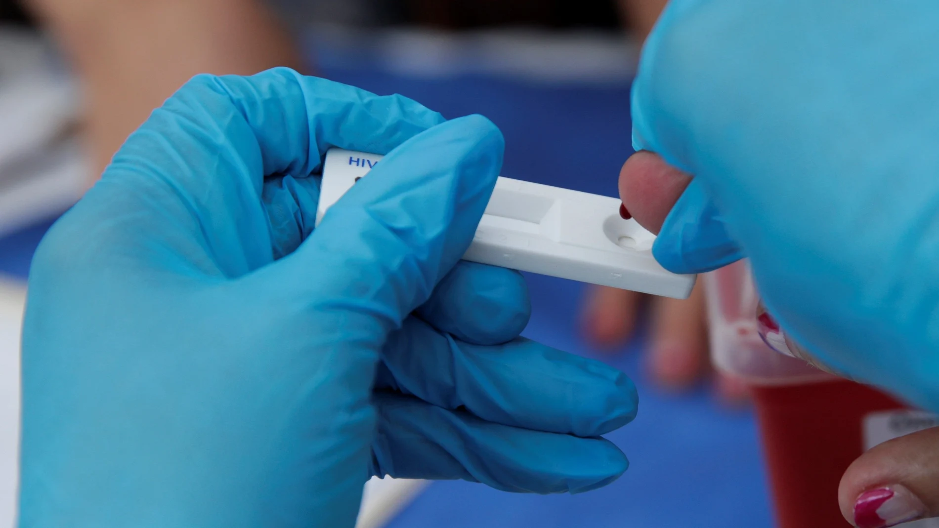 Se estima que en nuestro país entre 120.000 y 150.000 personas viven con la infección