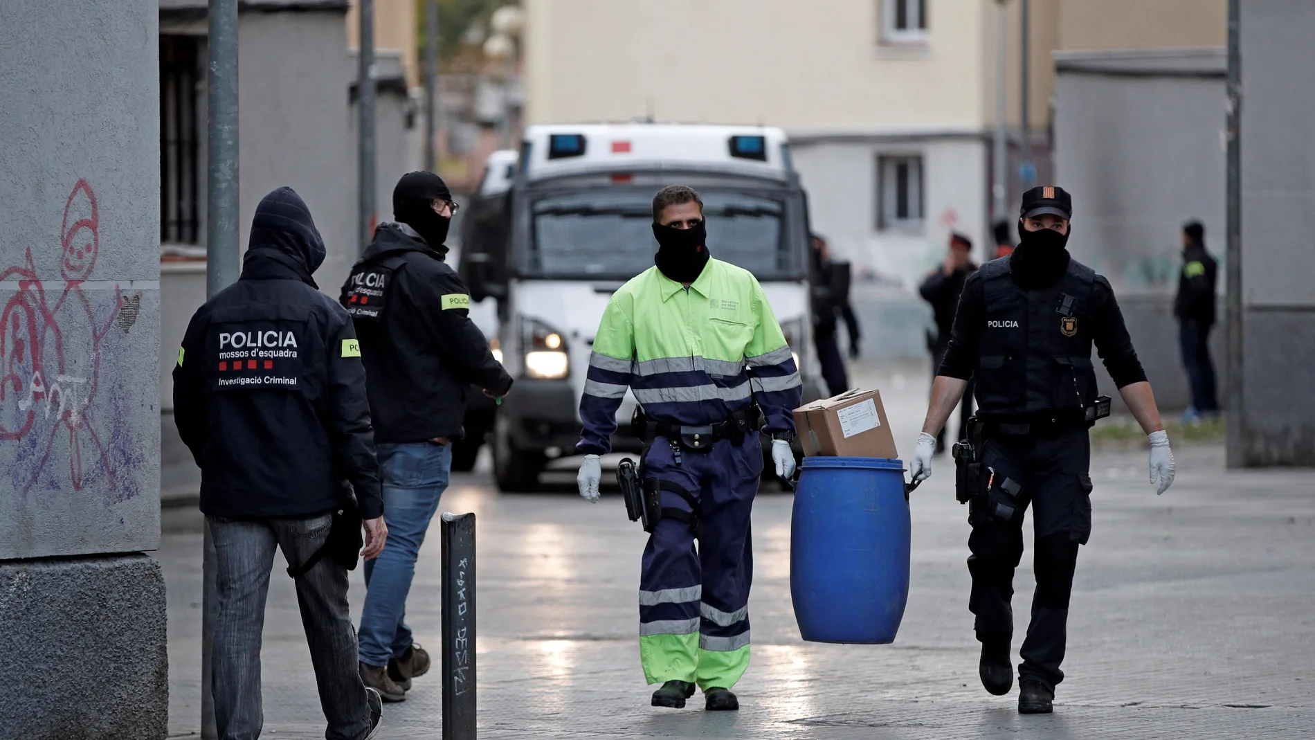 Gran redada contra el tráfico de armas, drogas y blanqueo en Badalona