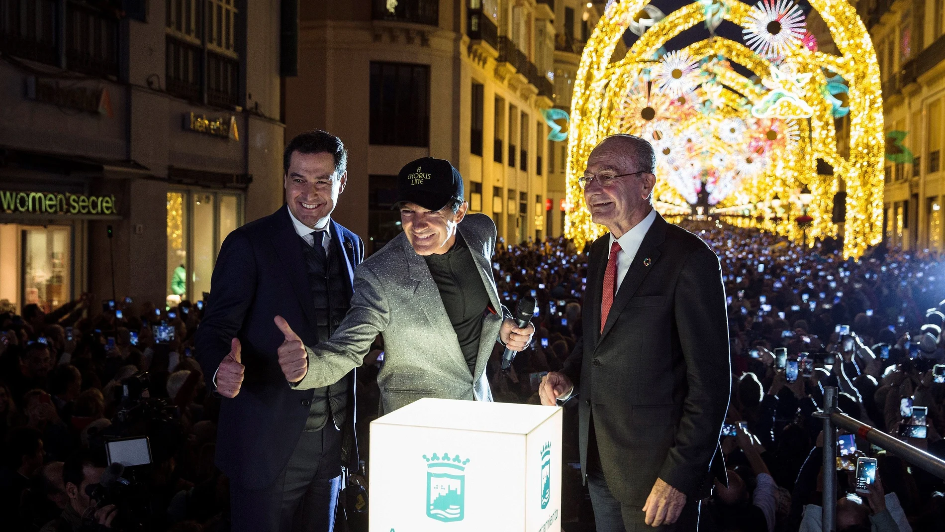 En la imagen, el presidente de la Junta de Andalucía, Juanma Moreno, junto al actor Antonio Banderas y el alcalde de Málaga, Francisco de la Torre