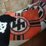 Material neonazi incautado por la Policía italiana en la localidad sureña de Enna al grupo de ultraderecha/EPA