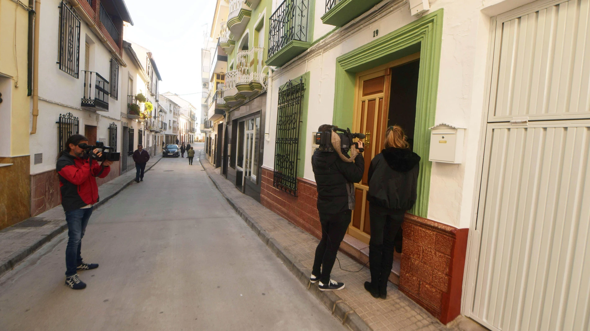 Fachada de la vivienda de Iznájar (Córdoba) donde fue encontrada apuñalada el viernes una mujer