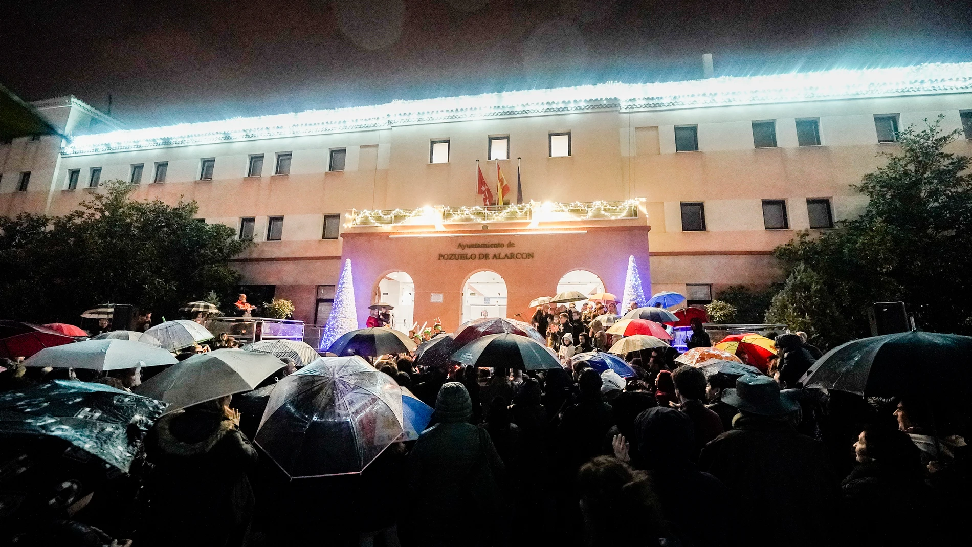 Pozuelo inauguró la temporada navideña con el tradicional encendido de luces en la Plaza Mayor y en la Glorieta Víctimas del Terrorismo
