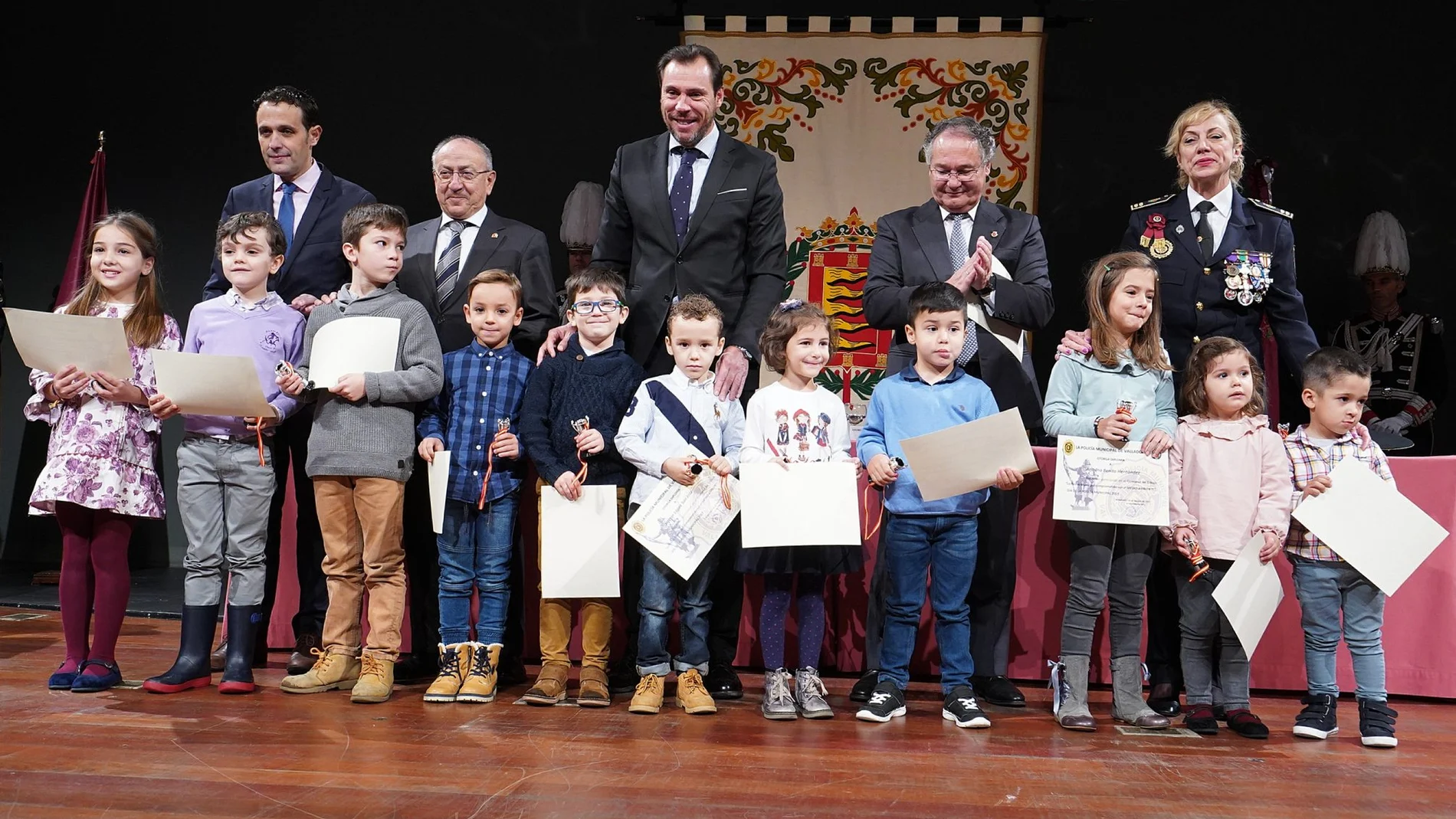 Celebración del acto institucional del Día de la Policía Local de Valladolid, que preside el alcalde de la ciudad, Óscar Puente, junto a la jefa de Policía Municipal, Julia González; el concejal Otero y el presidente de la Diputación de Valladolid, Conrado Íscar, entre otros