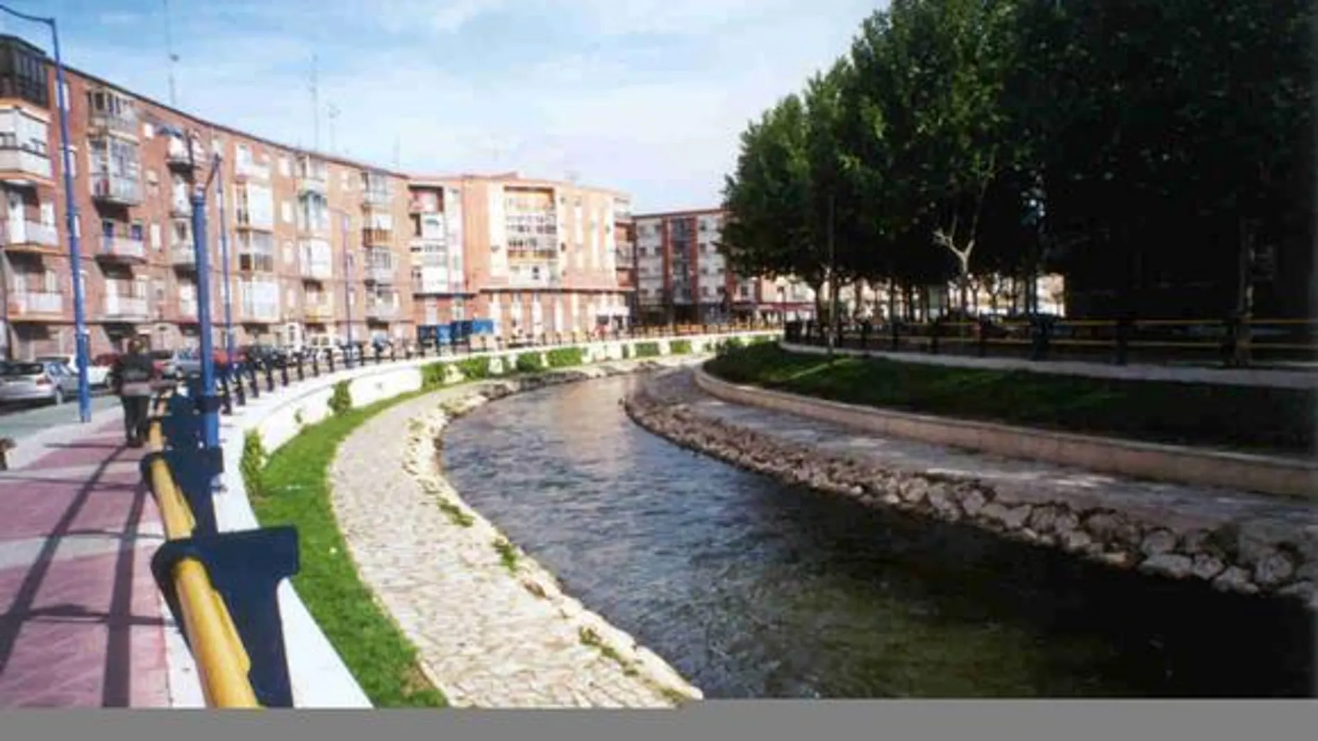 Paseo del Cauce y río Esgueva de Valladolid