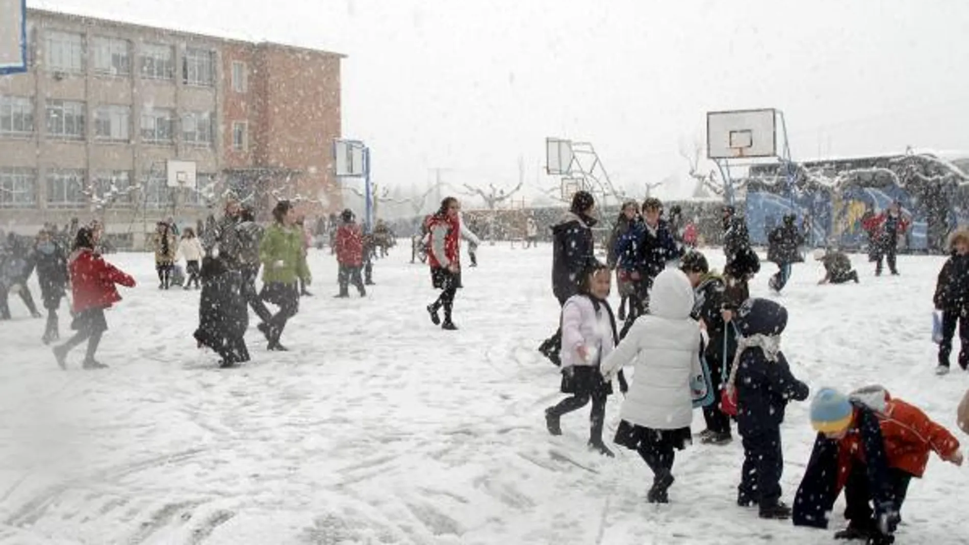 Cerca de 16.600 niños de toda España no pudieron acudir al colegio por el fuerte temporal de nieve y frío