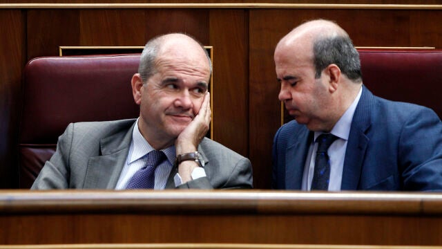 Manuel Chaves y Gaspar Zarrías, para quienes el fiscal ha solicitado de nuevo su imputación. Foto: Alberto R. Roldán