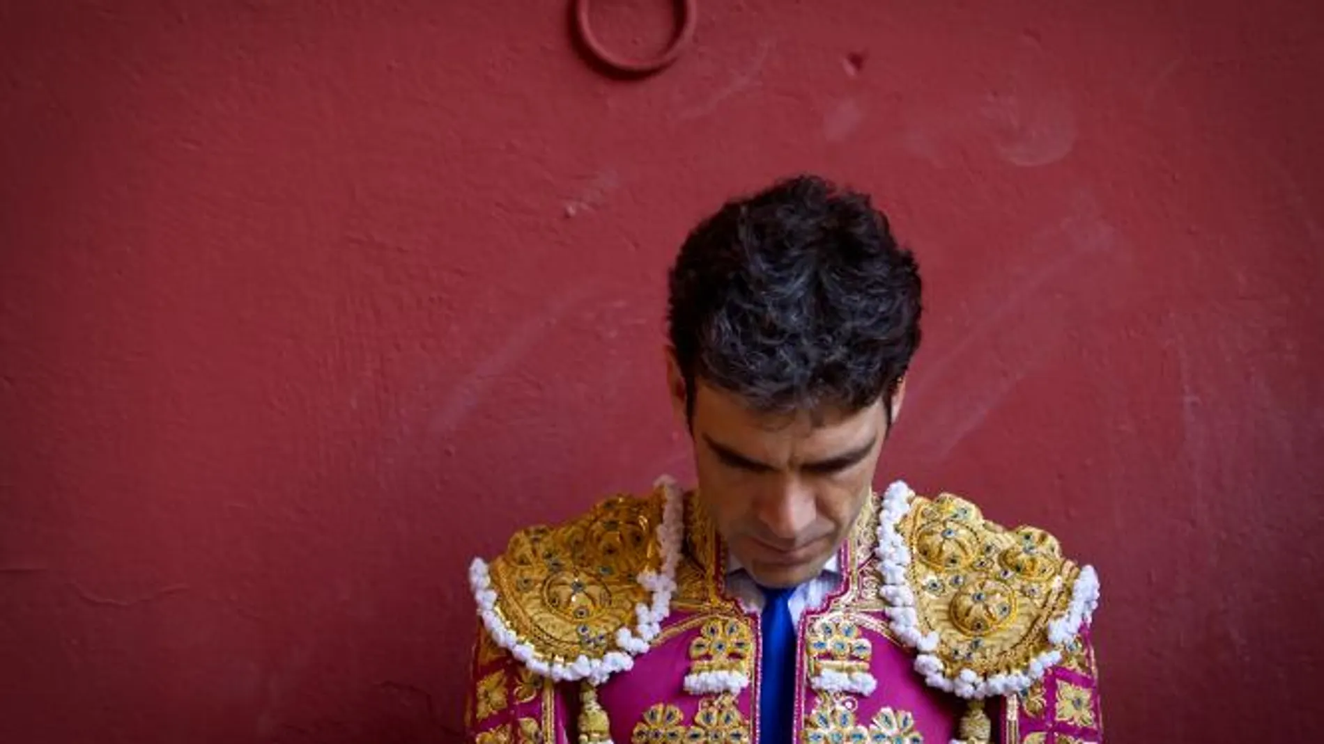 Tras Badajoz y Huelva, el madrileño pone el colofón a su temporada europea de 2012 con una gesta en solitario en Nimes