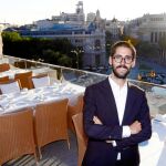 Javier Muñoz, en la terraza del restaurante desde la que se ve la Cibeles