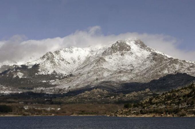Imagen del pico de La Maliciosa nevado, en la Sierra de Guadarrama