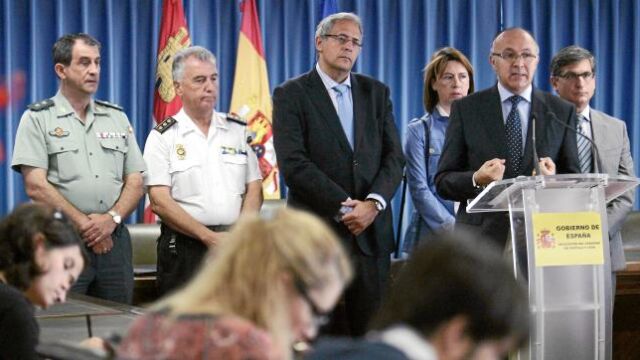 Ramiro Ruiz Medrano, junto a Juan Miguel Recio, Jesús García, Martínez Bermejo, Pilar González y Eduardo Cabanillas