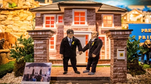 Carles Puigdemont y Quim Torra, representados en el Belén de Valga (Pontevedra). Compuesto por más de 4.000 figuras, cada diciembre este Belén artesanal en movimiento gana en popularidad por su peculiar repaso a la actualidad política y social