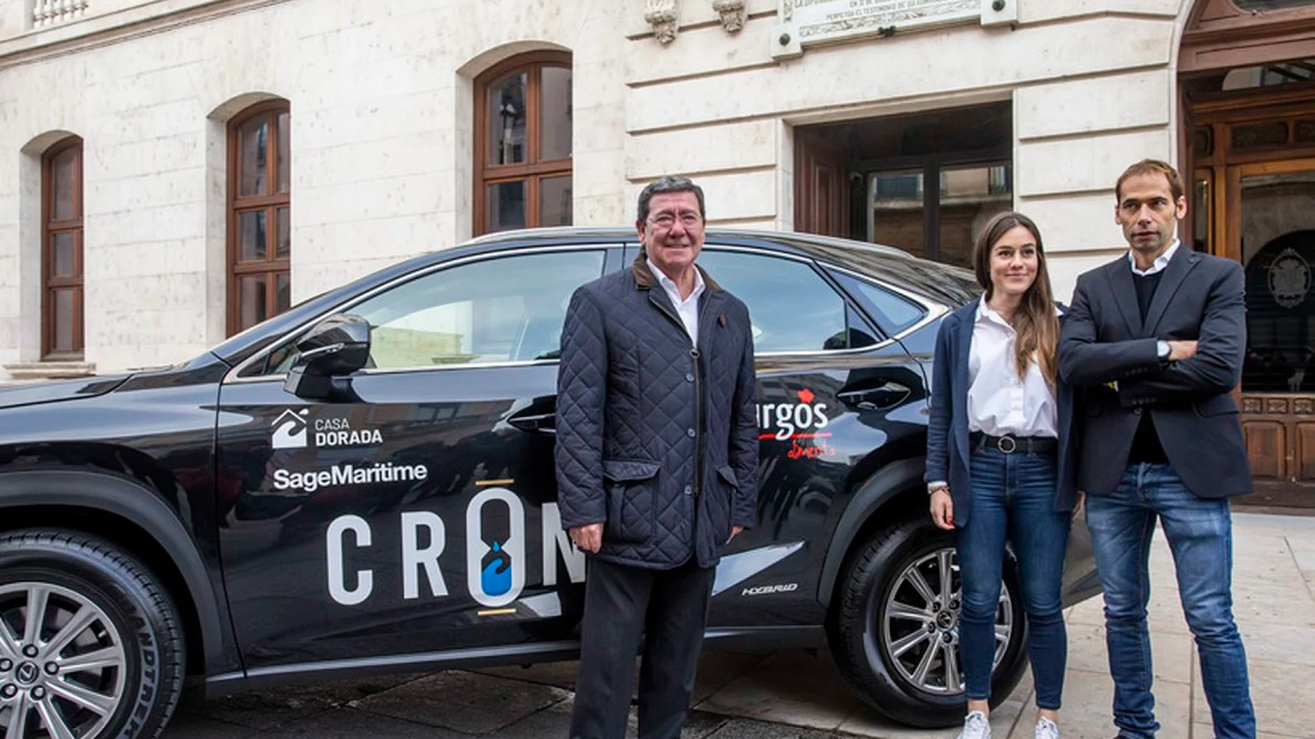 César Rico junto a Enera López e Íñigo Cuesta en la presentación del equipo Cronos Dorada