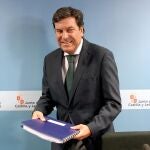 El consejero de Economía y Hacienda de la Junta, Carlos Fernández Carriedo, destaca la «muy alta solvencia» de Castilla y León