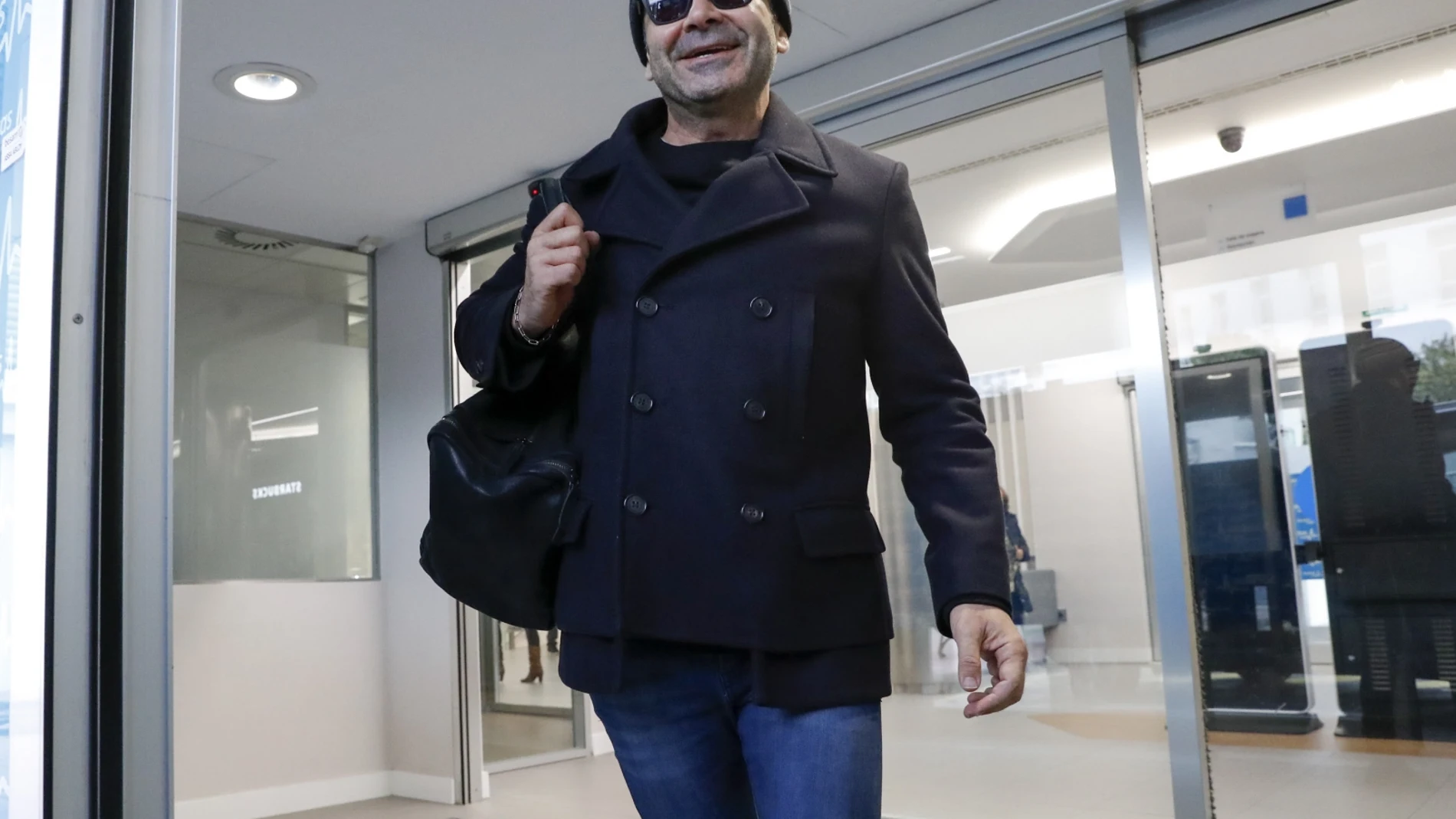 Jorge Javier Vázquez, a su salida del hospital.© Gtres