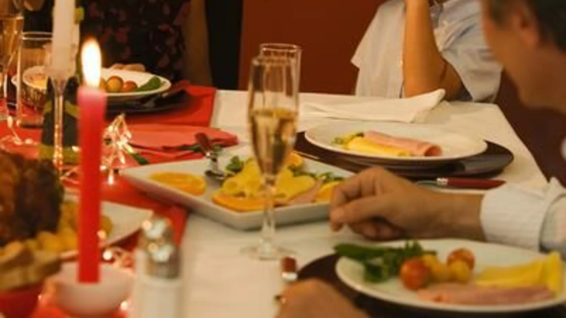 No es aconsejable acudir a las comidas navideñas con hambre