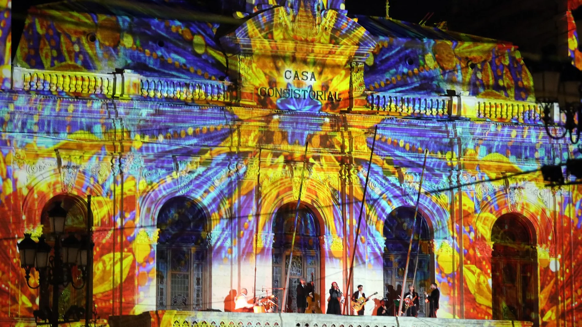 Proyección del vídeo Mapping de Navidad en la fachada del Ayuntamiento de Valladolid