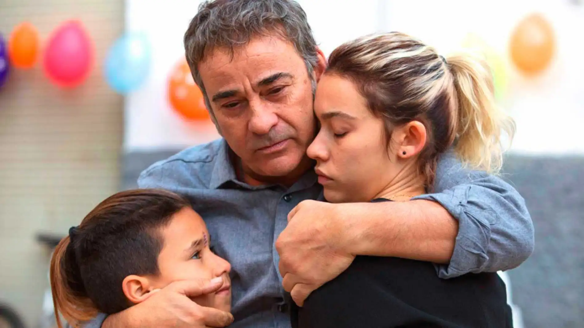 Eudard y Greta Fernández, padre e hija, en "La hija de un ladrón"