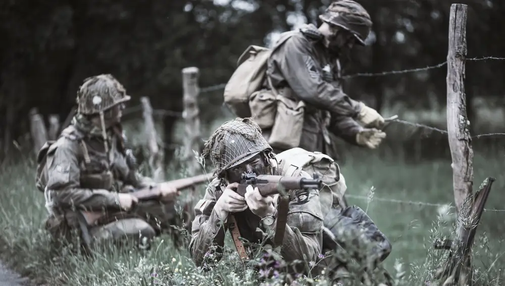 Imagen de Northwest Paratroops, recreadores de paracaidistas estadounidense en la II Guerra Mundial / Óscar Garansky