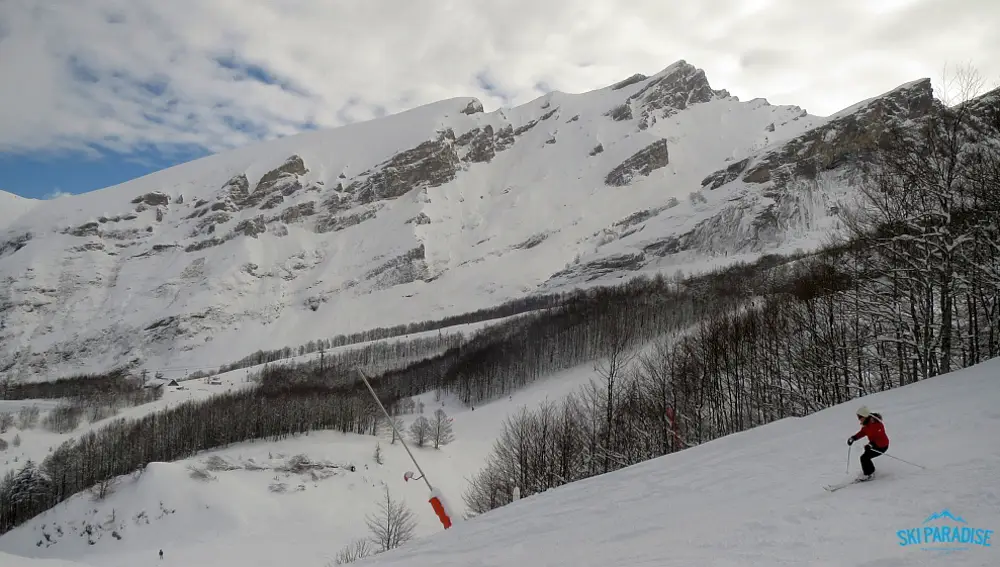Pistas amplias y con buena nieve hacen las delicias de los esquiadores