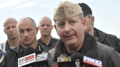 Rueda de prensa en la base aérea de Pensacola, tras el sangriento tiroteo