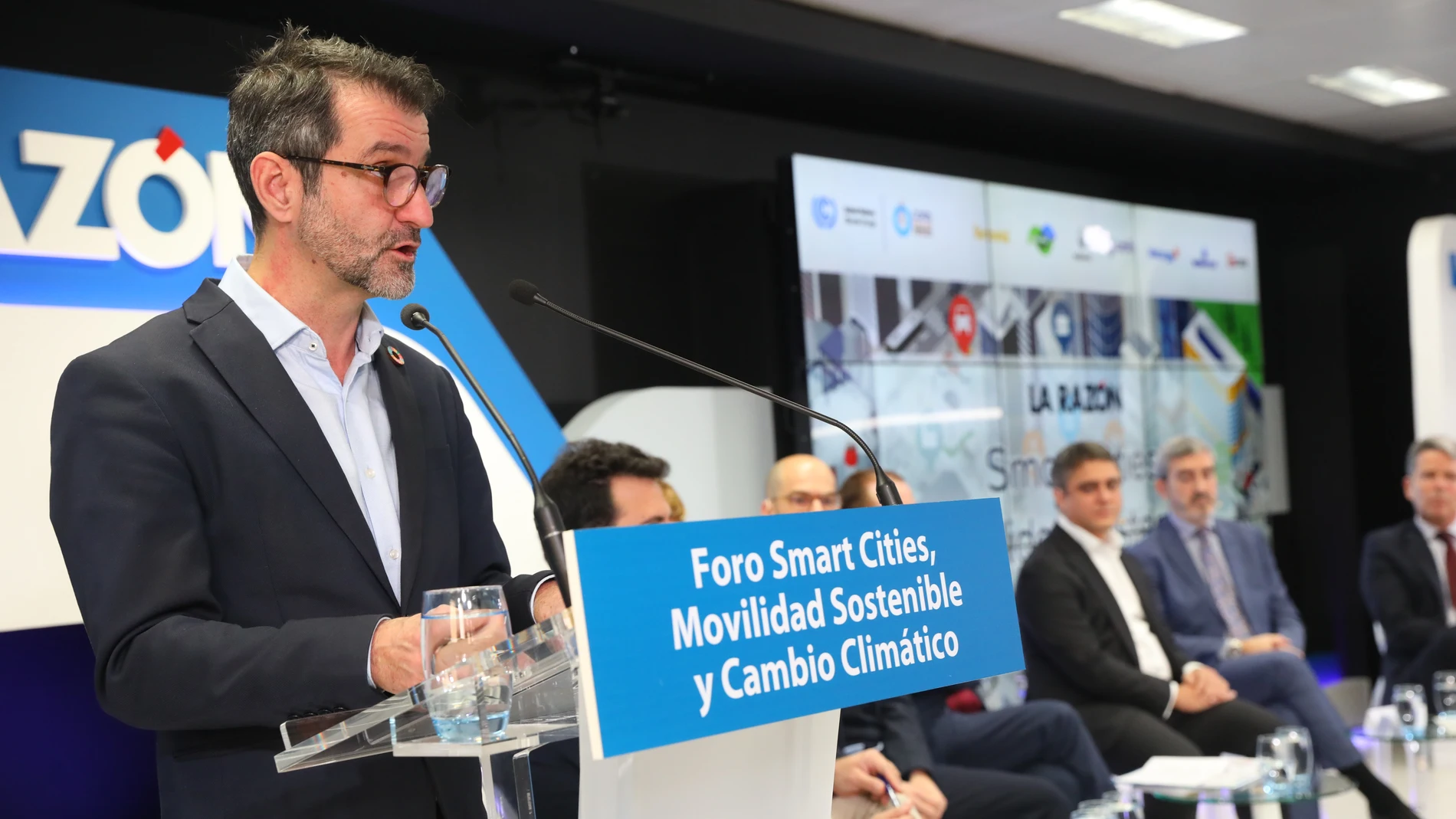 El director general de Red.es, David Cierco, durante su discurso de inauguración del foro «Smart Cities, movilidad sostenible y cambio climático», organizado por LA RAZÓN