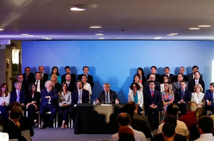 Alberto Fernández presenta un gabinete para sacar a Argentina de la crisis 