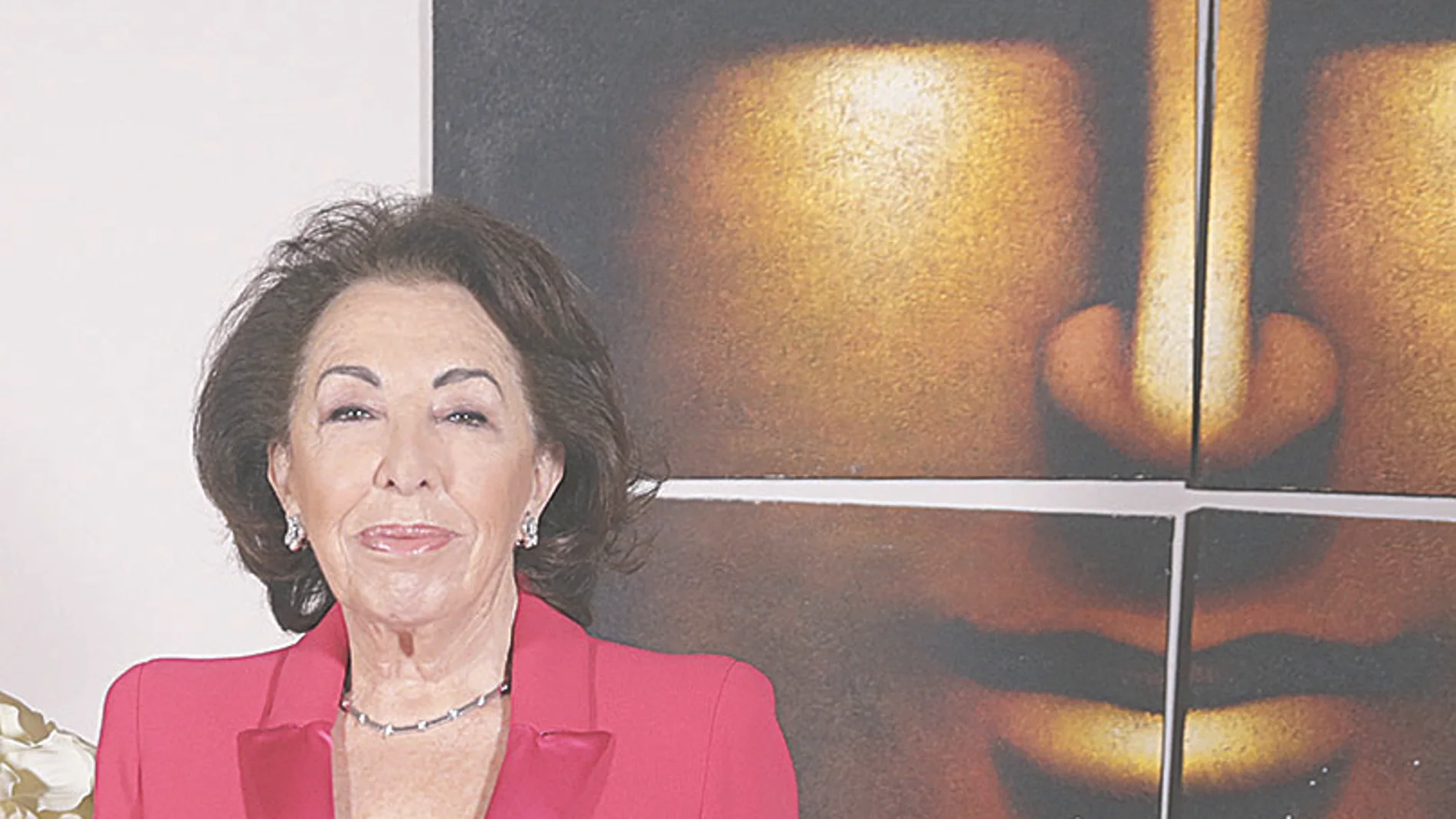 Carmen Navarro, en su centro de estética. Foto: Cipriano Pastrano