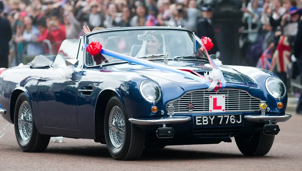 El Aston Martin que utilizaron el príncipe Williams y Kate Middleton en el día de su boda