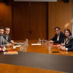 Los equipos negociadores de ERC y PSOE durante la última reunión que mantuvieron en el Congreso de los Diputados