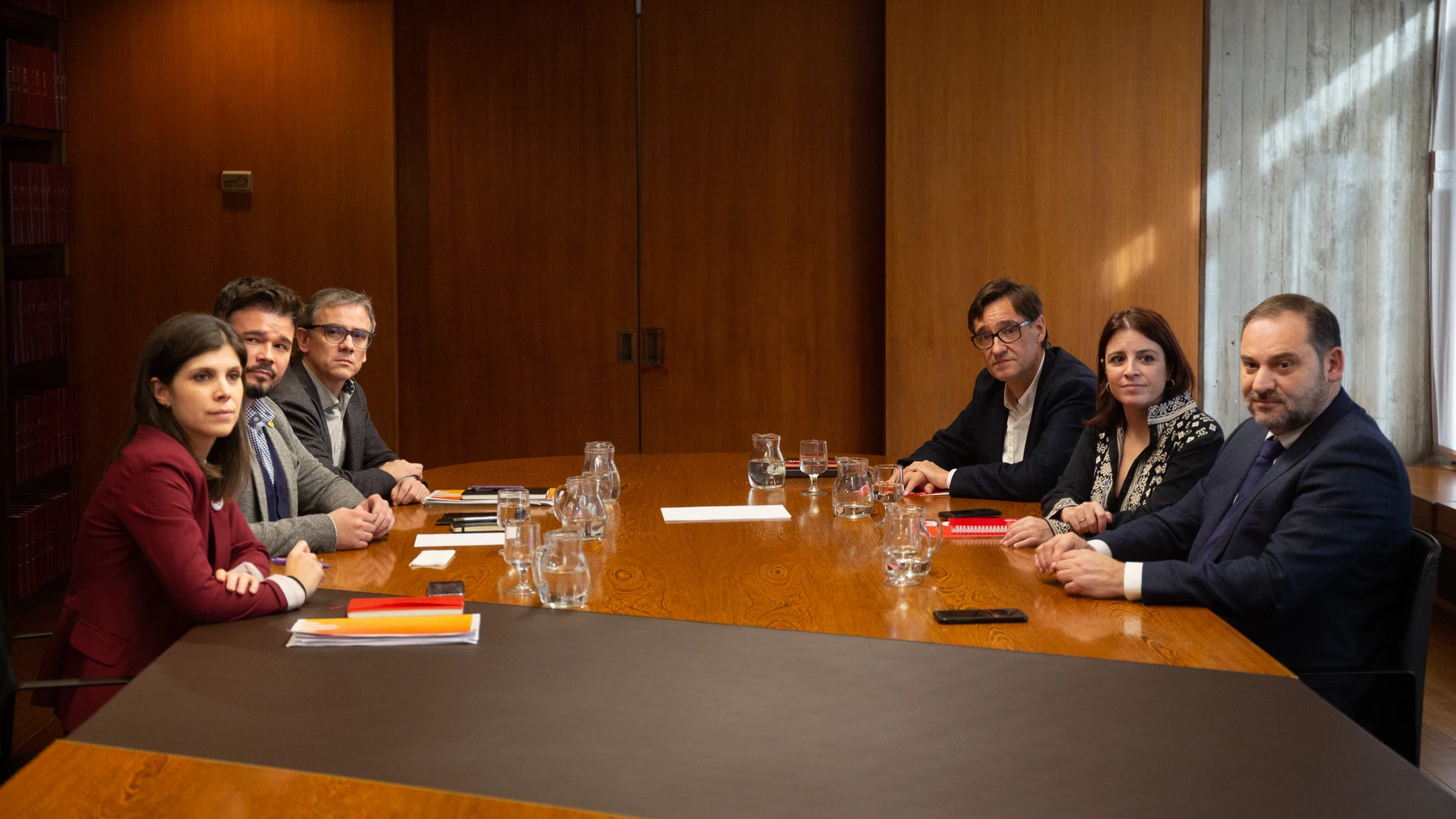 Los equipos negociadores de ERC y PSOE durante la última reunión que mantuvieron en el Congreso de los Diputados
