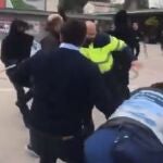 La carpa de S'ha Acabat en la Universidad Autónoma de Barcelona, atacada por encapuchados.