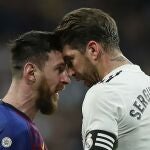 Messi y Sergio Ramos, durante la disputa de un clásico / Ap