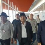 El expresidente boliviano Evo Morales a su llegada al aeropuerto internacional de Ezeiza este jueves, en la provincia de Buenos Aires (Argentina)