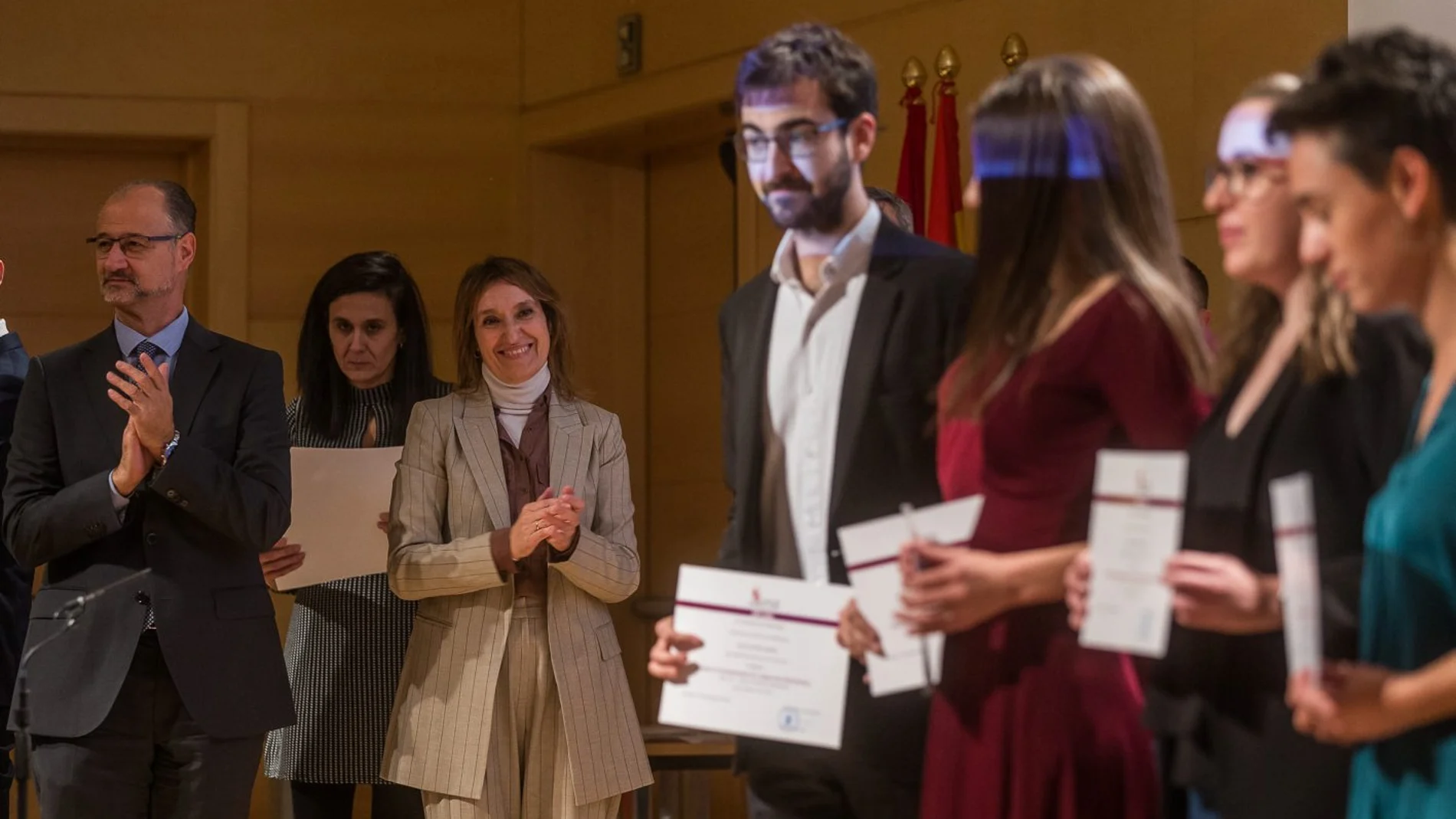 La consejera de Educación, Rocío Lucas, entrega los Premios de Educación 2019. Le acompaña en la imagen el presidente de las Cortes de Castilla y León, Luis Fuentes.
