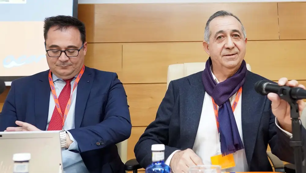 El presidente de Acor, Justino Medrano, junto a José Luis Domínguez en la reunión de la cooperativa